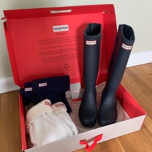 Hunter| Navy Tall boots + white & navy boot socks